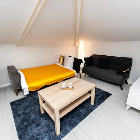 Dach Wochnung Mit Großer Terrasse Privatunterkunft *