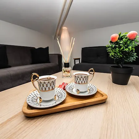 Dach Wochnung Mit Großer Terrasse Privatunterkunft *